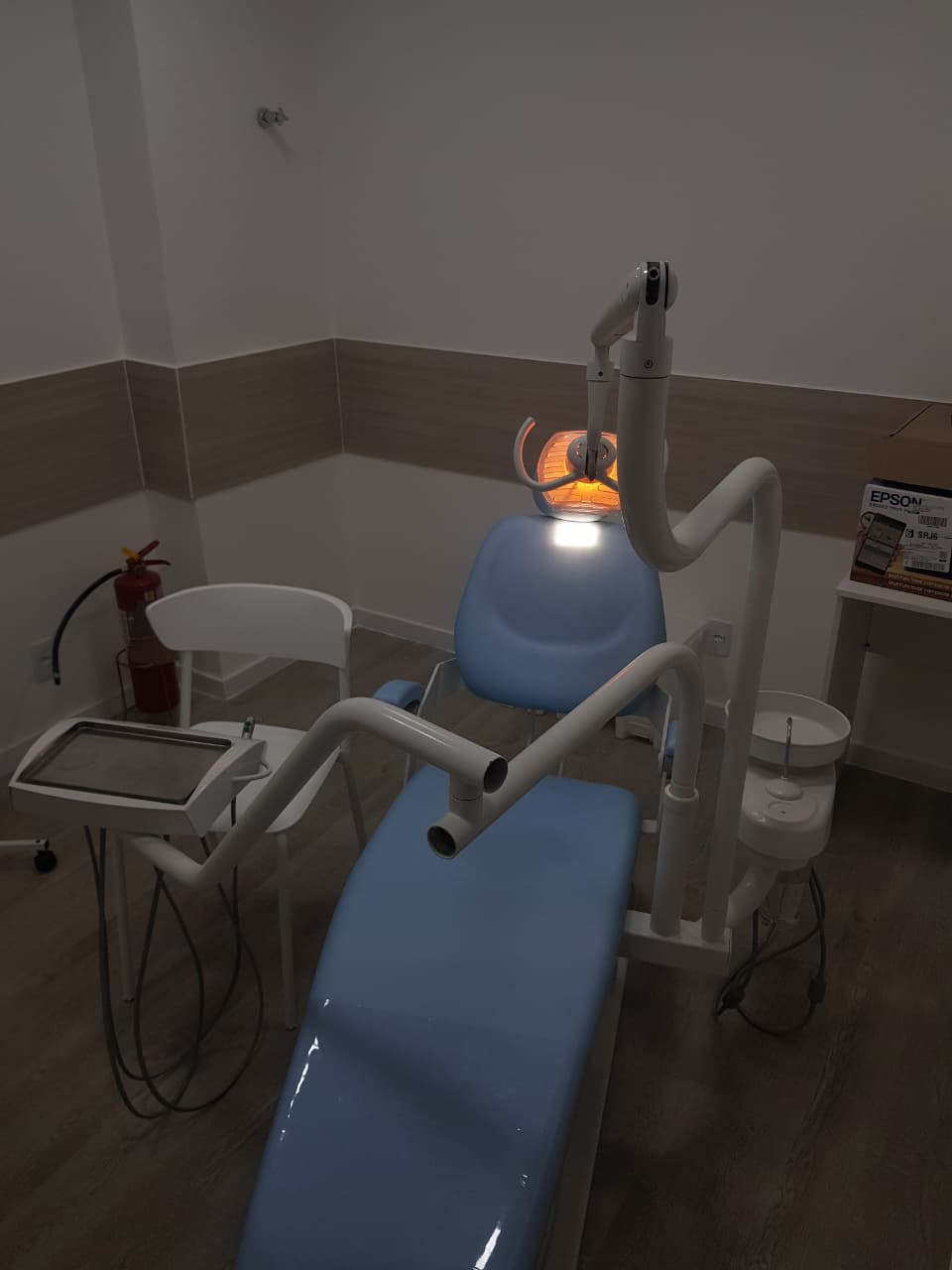 Cadeira odontológica montada e pronta para uso